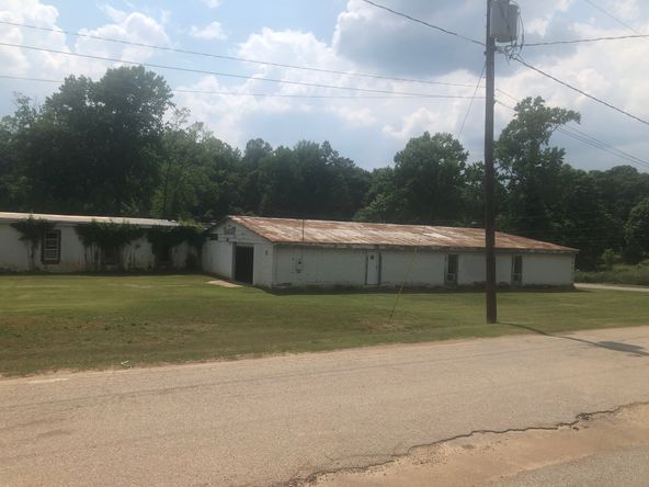 Maysville: 530 Sims St, Maysville, GA 30558